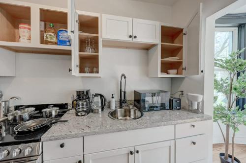 Remodel Cozy Studio McKinley Beach - Brady St Least in Milwaukee, USA