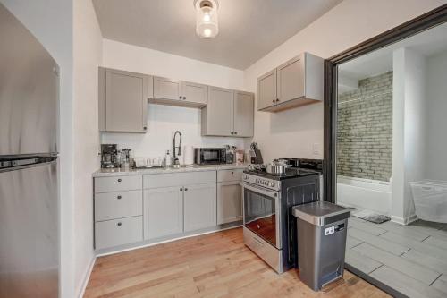Charming Studio McKinley Beach - BradySt Lowr East in Milwaukee, USA
