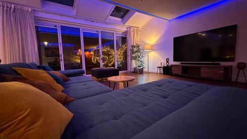 Skupni salon/TV območje, Luxury Vacation Villa, Private Jacuzzi & Sauna in Zoetermeer