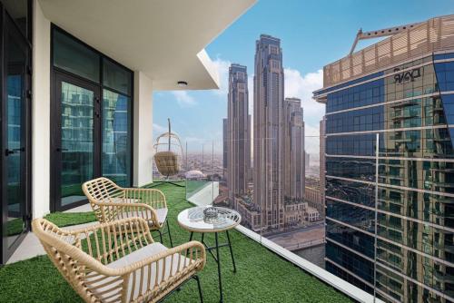 High-floor Designer Flat - Infinity Pool 2BR 8PAX, Dubai