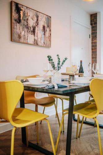 Spacious 2-Bed Home - Sleeps 6, Parking & Ultra-Fast Wi-Fi, Birmingham (photo 5)