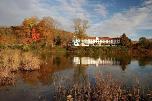 Shawnee Inn and Golf Resort