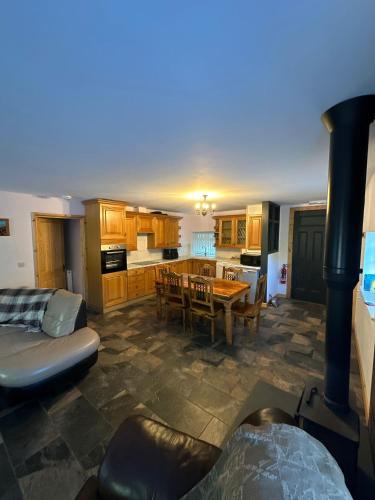 virtuve, The Falcon Inn Retreat in Aberaman