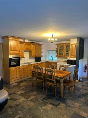 virtuve, The Falcon Inn Retreat in Aberaman