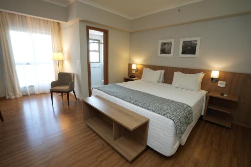 Deluxe King Double Room image 2