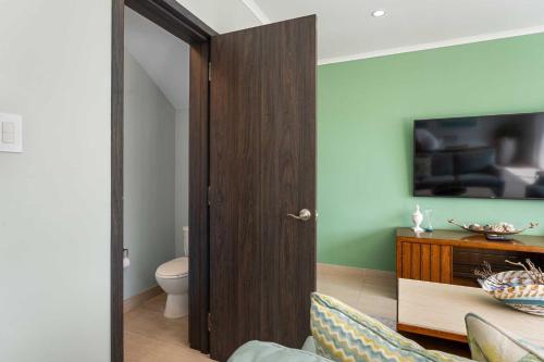 Beach View - Blue Ocean View townhome - LV18th - image 2