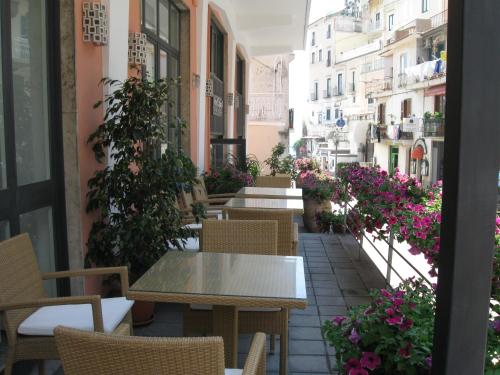 餐廳, 開普羅酒店 (Hotel Caporal) in 米諾利