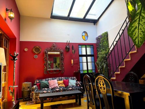 Unique Artist Home Greenery & Terrace