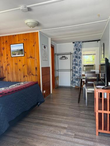 Yardarm Motel - image 6