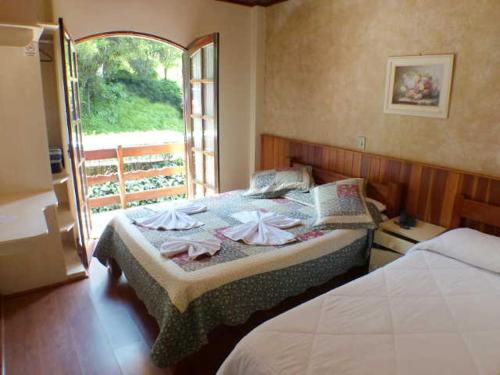 Double or Twin Room image 5