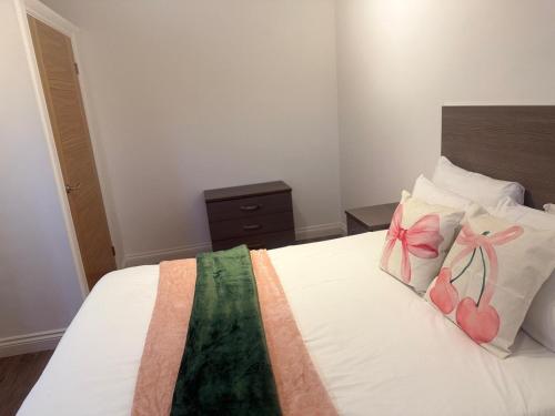 Spacious 2 Beds with Gated Free parking WIFI,NETFLIX No Deposit Required, Birmingham (photo 10)