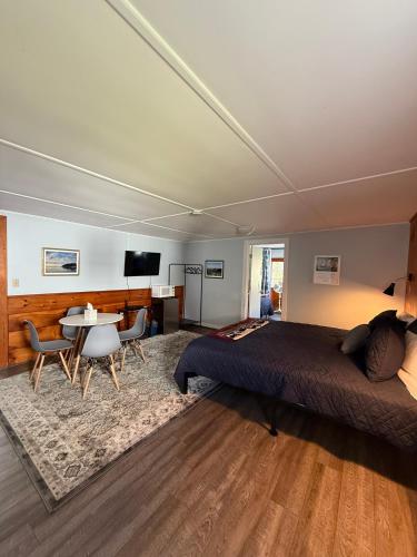Yardarm Motel