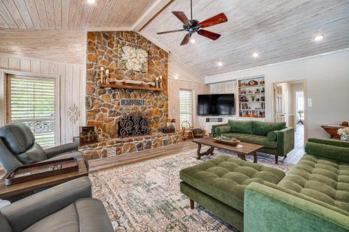 Tranquil Family Retreat 4 Mi to Dtwn Winnsboro! in Winnsboro (TX)