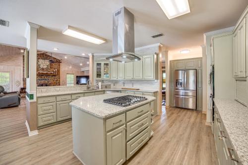 Tranquil Family Retreat 4 Mi to Dtwn Winnsboro! in Winnsboro (TX)