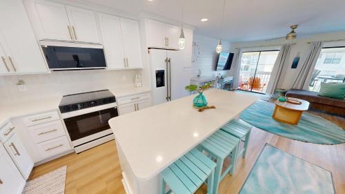 Sandpiper Cove 3209- by Holiday Isle Properties near Shrimp Basket