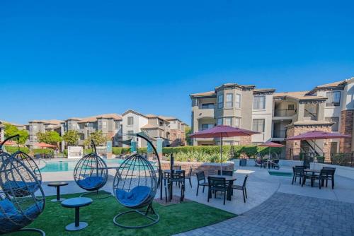 Stylish 2BD KingBed With Pool, Hot Tub, Gym, Parking detail