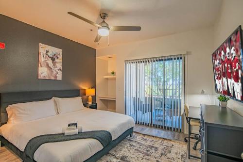 Convenient 1BD West Gate With Pool, Hot Tub, Gym, Parking thumb 2