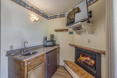 Big Bear Lakefront Lodge - image 2