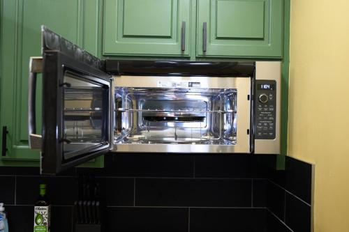 Fort Jackson Grad & USC Stay 2BR Parking Smart Kitchen, Concierge Guide in 斯普林代爾（南卡羅來納州）