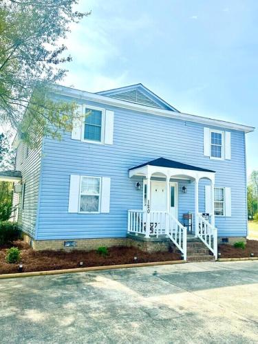 Fort Jackson Grad & USC Stay 2BR Parking Smart Kitchen, Concierge Guide in 斯普林代爾（南卡羅來納州）