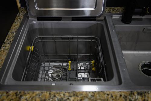 Fort Jackson Grad & USC Stay 2BR Parking Smart Kitchen, Concierge Guide in 斯普林代爾（南卡羅來納州）