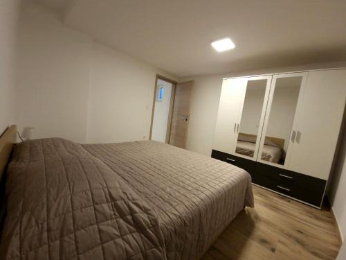 Two-Bedroom Apartment with Terrace image 5