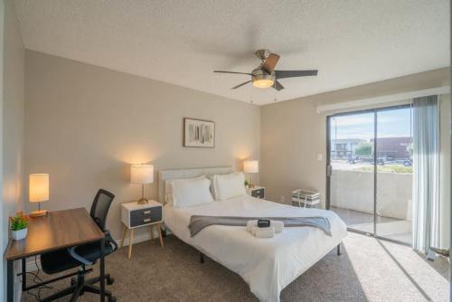 Spacious 2BD - Parking, Gym, Pool - Sleep 8 - 5Min Casino thumb 2