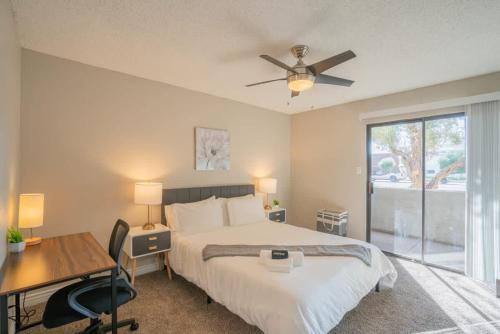 Stylish 2BD - Parking, Gym, Pool - Sleep 8 - 5 Min Casino thumb 2