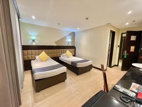 Twin Room image 3