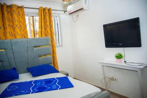 2 Bed Apt Sleeps 5 - WiFi Parking Balcony - image 2