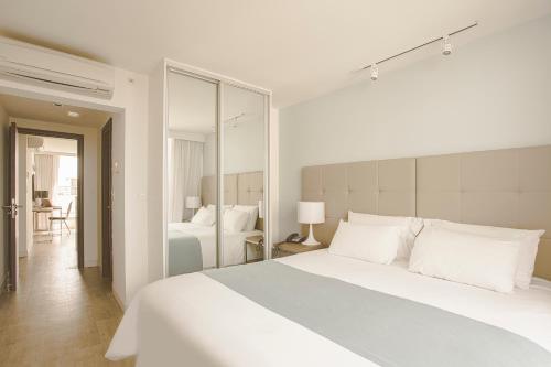 Vivaldi Hotel Loft Punta Carretas Hotel Vivaldi is conveniently located in the popular Punta Carretas area. The hotel has everything you need for a comfortable stay. 24-hour front desk, express check-in/check-out, luggage storage, air