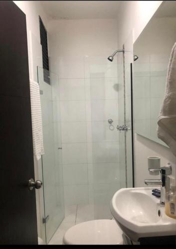 Apartamento con balcón y hamaca en zona rosa laureles 301, Medellín (photo 7)