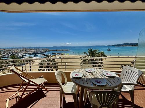 Appartement spacieux - Vue mer - Proche plage - FR-1-816-30 - Apartment - Le Lavandou