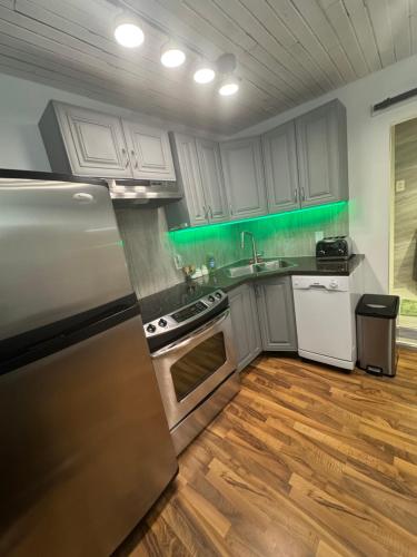 ห้องครัว, Sasha-Home 538 Brookmere Ave in โคควิตแลม (BC)