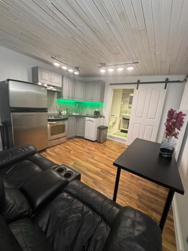 ห้องครัว, Sasha-Home 538 Brookmere Ave in โคควิตแลม (BC)
