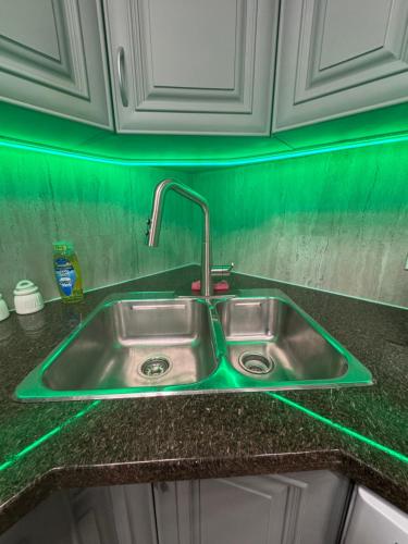 ห้องครัว, Sasha-Home 538 Brookmere Ave in โคควิตแลม (BC)