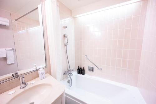 Superior Twin Room - Upper Floor - Non-Smoking image 1