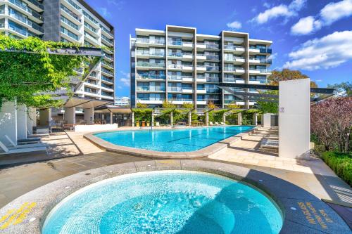 Utvendig, Top-Floor Apartment Near Shops and Aboretum views - Hosted by Canstay in Woden Valley