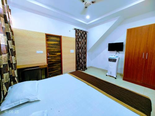 Hotel Yolo- Chandigarh photo 2