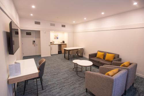 Family Room image 5