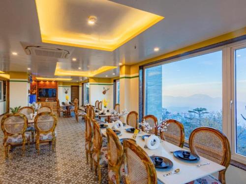 Restaurant, The Hosteller Shimla, Valley View in Shimla