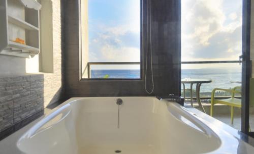 Jing Guan Hotel - image 3