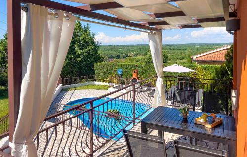 Peldbaseins, Pet Friendly Home In Porec in Montizana