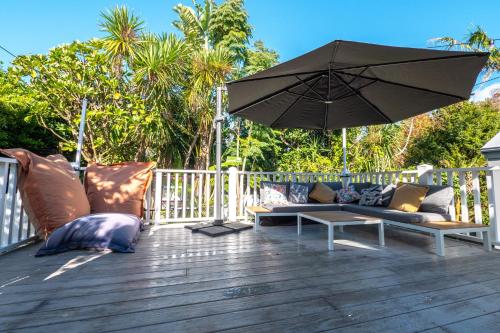 Charming Villa nestled away in the city centre, Auckland (photo 3)