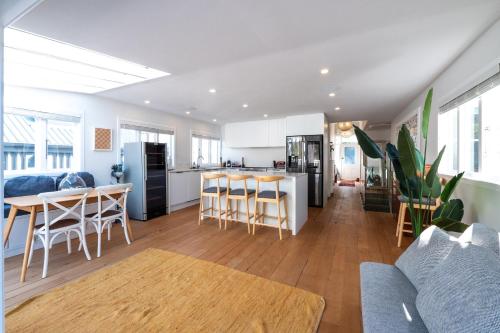 Charming Villa nestled away in the city centre, Auckland (photo 6)