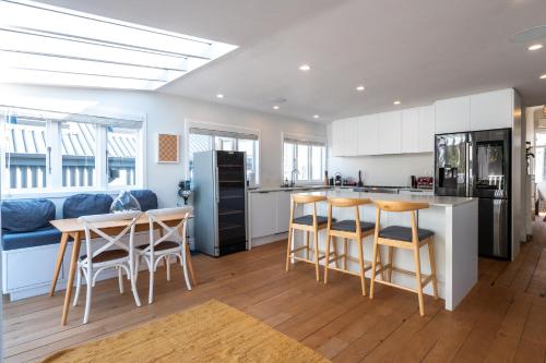 Charming Villa nestled away in the city centre, Auckland (photo 7)