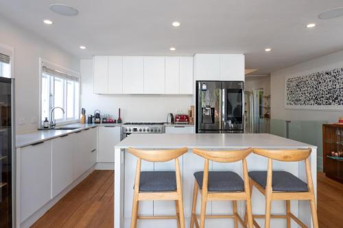Charming Villa nestled away in the city centre, Auckland (photo 8)