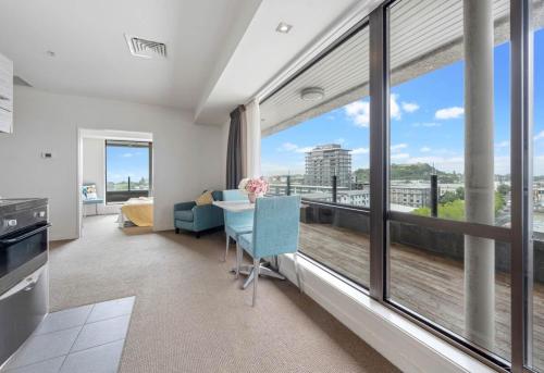 Manakaea Views Penthouse Apartment free parking, Auckland