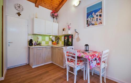 köök, Cozy Apartment In Ilovik With Wifi in Ilovik