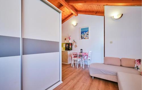 Cozy Apartment In Ilovik With Wifi in Ilovik